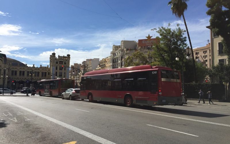 La Federación pide unos horarios concretos para que patinetes y bicis puedan acceder a los buses de la EMT